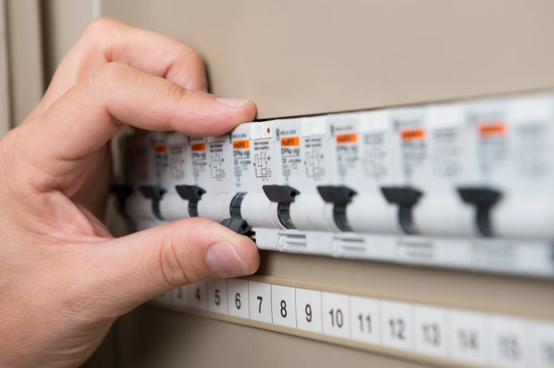 Electrician Metford, licensed electricians serving Metford